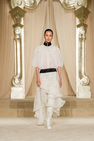 CHANEL هوت كوتور خريف 2025 -26 تسافر إلى اسكتلندا بأعين باريسية